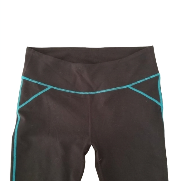 Fabletics High Rise Sydney Capri Leggings Size Small Black. - Picture 5 of 6